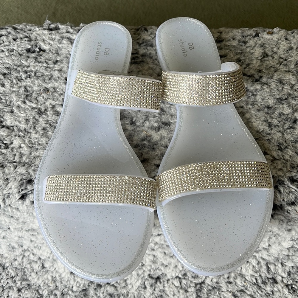 White Sparkly Jelly sandals. Size 8 BNWT